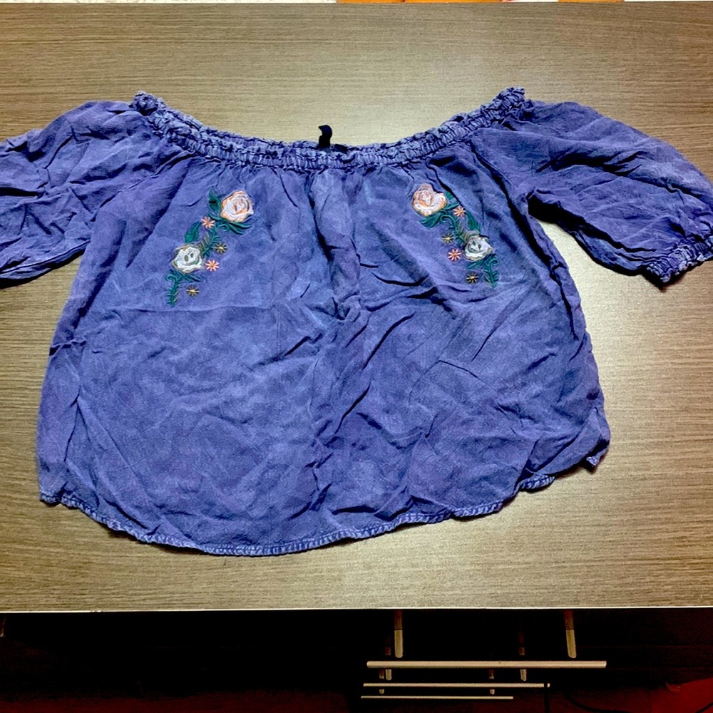 Short blue pattern top
